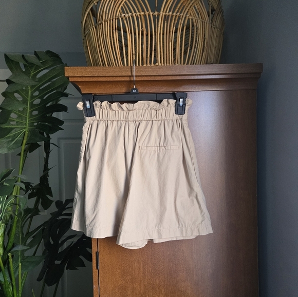 Zara Basics Beige High-Waisted Paperbag Shorts Womens Small - Picture 2 of 3
